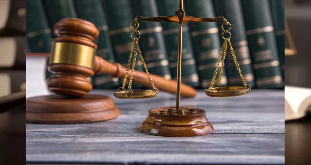 झूठे मामले में फंसाने के लिए पांच गवाहों और तीन जांच अधिकारियों के खिलाफ मुकदमा चलाने का HC का आदेश 1 court 105 4 4 झूठे मामले में फंसाने के लिए पांच गवाहों और तीन जांच अधिकारियों के खिलाफ मुकदमा चलाने का HC का आदेश