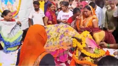 gay ki antim yatra कवर्धा में गौ माता की निकाली अंतिम यात्रा और विधि विधान से अंतिम संस्कार किया