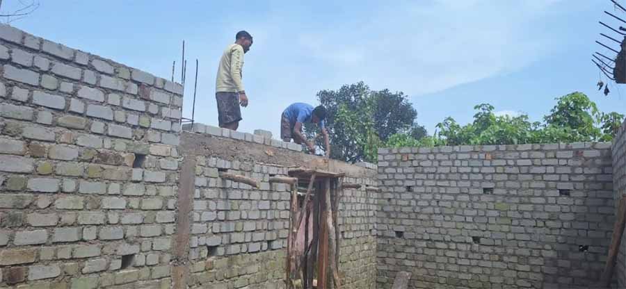 कच्चे मकानों की रह जाएंगी बस यादें, गरीबों के घरों की मजबूत होने लगी हैं बुनियादें 1 makan2 1 कच्चे मकानों की रह जाएंगी बस यादें, गरीबों के घरों की मजबूत होने लगी हैं बुनियादें