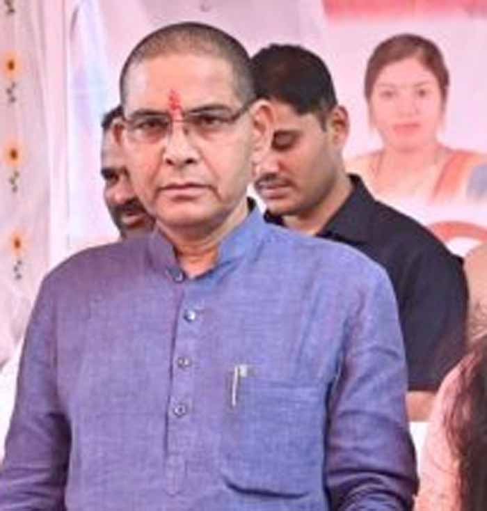 चंगोराभांठा मंदिर की जमीन को कूटरचना कर भू-माफिया को बेचने का मामला आया सामने 1 mantri1 चंगोराभांठा मंदिर की जमीन को कूटरचना कर भू-माफिया को बेचने का मामला आया सामने