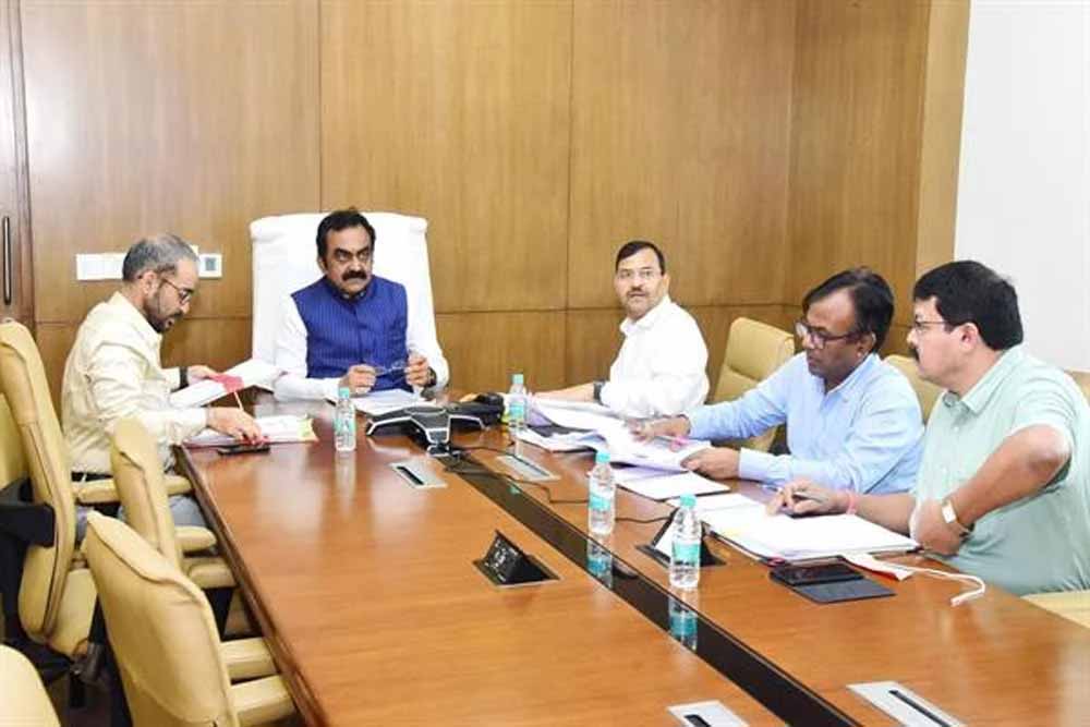 लोक निर्माण मंत्री श्री राकेश सिंह ने राष्ट्रीय राजमार्ग परियोजनाओं की समीक्षा बैठक में दिए अहम निर्देश 1 rakesh लोक निर्माण मंत्री श्री राकेश सिंह ने राष्ट्रीय राजमार्ग परियोजनाओं की समीक्षा बैठक में दिए अहम निर्देश