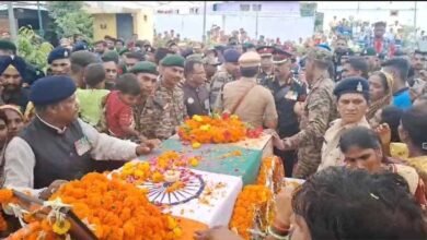 shahid लेह-लद्दाख में शहीद हुआ दुर्ग सैनिक, अंतिम दर्शन के लिए उमड़ी भीड़