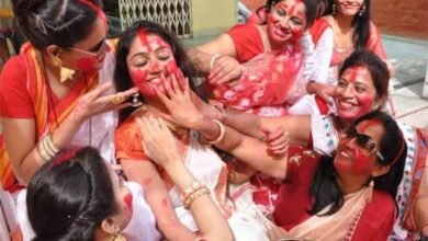 sindoor राजस्थान के टोंक में बंगाली समाज की महिलाओं ने मनाया ‘सिंदूर खेला’