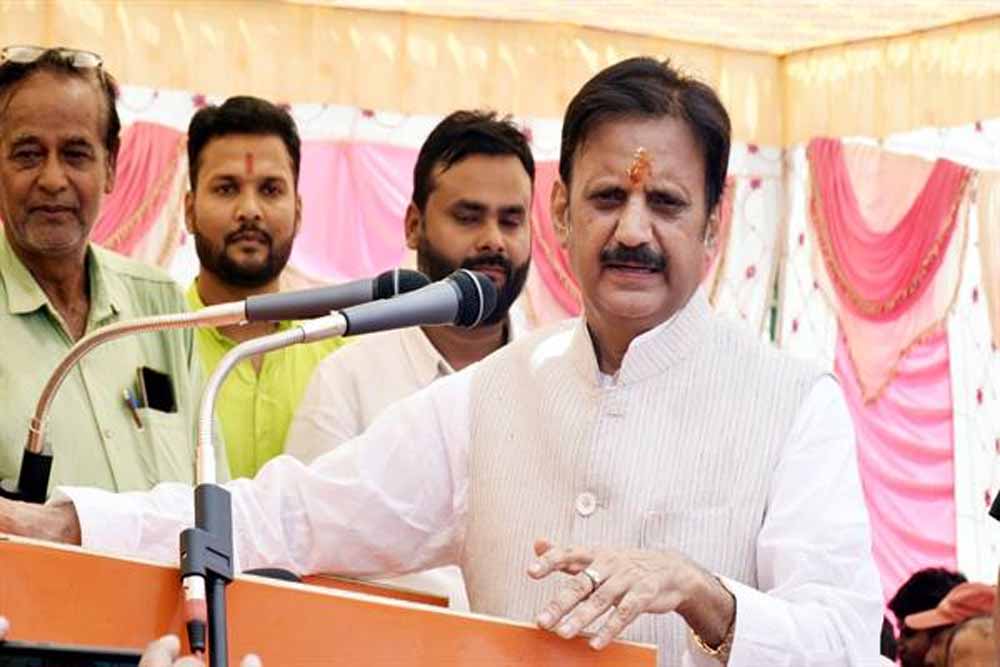 सड़क और रेल कनेक्टिविटी सुदृढ़ होने से आर्थिक गतिविधियों को मिलेगा बढ़ावा : उप मुख्यमंत्री श्री शुक्ल 1 sukl 2 सड़क और रेल कनेक्टिविटी सुदृढ़ होने से आर्थिक गतिविधियों को मिलेगा बढ़ावा : उप मुख्यमंत्री श्री शुक्ल