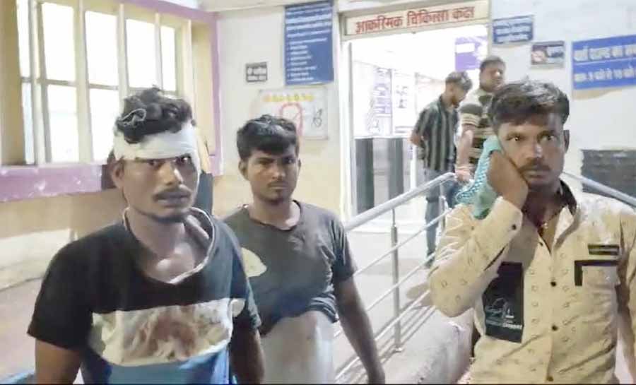 सार्वजनिक स्थान पर पेशाब करने को लेकर भारी विवाद, घायल तीन लोग अस्पताल में भर्ती 1 vivad सार्वजनिक स्थान पर पेशाब करने को लेकर भारी विवाद, घायल तीन लोग अस्पताल में भर्ती