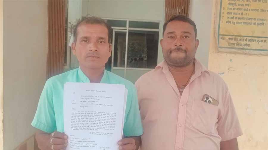 पोल्ट्री फ़ार्म संचालक ने बैंक मैनेजर को खिला दिए 38 हजार के मुर्गे 1 1 342 पोल्ट्री फ़ार्म संचालक ने बैंक मैनेजर को खिला दिए 38 हजार के मुर्गे