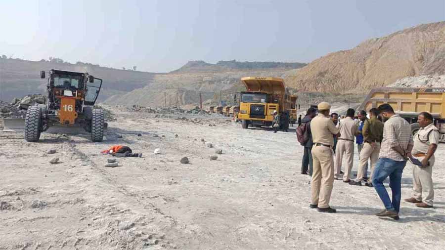 एसईसीएल में बड़ा हादसा: ग्रेडर मशीन की चपेट में आने से कर्मचारी की मौत 1 1 86 एसईसीएल में बड़ा हादसा: ग्रेडर मशीन की चपेट में आने से कर्मचारी की मौत