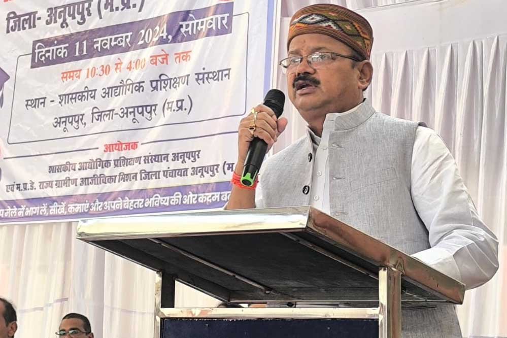 12A 122 युवाओं को मेला के माध्यम से रोजगार, स्वरोजगार उपलब्ध कराने के प्रयास सराहनीय-कुटीर एवं ग्रामोद्योग मंत्री दिलीप जायसवाल