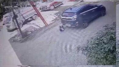 14A 55 बैतूल में 4 साल के मासूम के ऊपर से गुजरा कार का पहिया, फिर खड़ा होकर चलने लगा