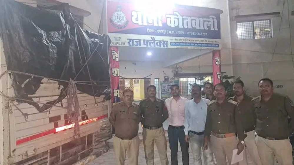 पुलिस ने बिना दस्तावेज के परिवहन कर रहे ट्रक से 3600 लीटर शराब की जब्त, आरोपी चालक हिरासत में 1 14A 67 पुलिस ने बिना दस्तावेज के परिवहन कर रहे ट्रक से 3600 लीटर शराब की जब्त, आरोपी चालक हिरासत में