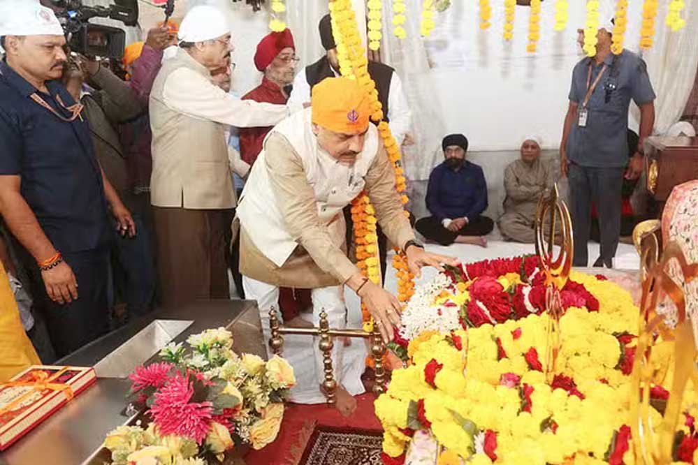 सीएम मोहन यादव ने गुरु पर्व पर गुरुद्वारे में टेका मत्था, कहा- अखंड भारत के प्रणेता थे गुरु नानक 1 15A 31 सीएम मोहन यादव ने गुरु पर्व पर गुरुद्वारे में टेका मत्था, कहा- अखंड भारत के प्रणेता थे गुरु नानक