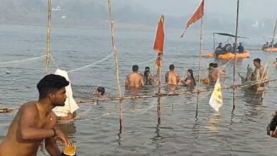 15A 38 नर्मदापुरम माँ नर्मदा में दो लाख लोगों ने लगाई डुबकी, घाटों पर भी पूजन-हवन