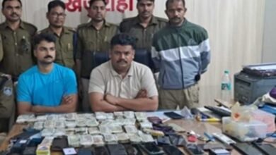 15A 58 1 पुलिस ने खजुराहो के होटल में की छापामार कार्यवाही, 20 लाख रुपए नगद, लग्जरी वाहनों, मोबाइल फोन सहित एक करोड़ से अधिक की संपत्ति जप्त
