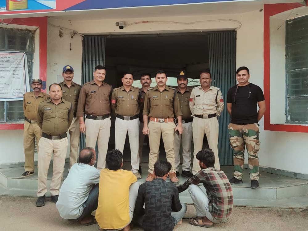 थाना गुलगंज पुलिस ने फरार 4 पशु चोर आरोपियों को किया गिरफ्तार 1 16A 28 थाना गुलगंज पुलिस ने फरार 4 पशु चोर आरोपियों को किया गिरफ्तार