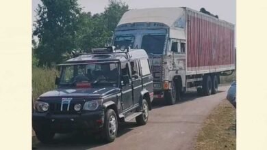 16A 61 थाना बड़ामलहरा पुलिस ने क्षमता से अधिक पशु भरकर परिवहन कर रहे कंटेनर ट्रक को किया जप्त