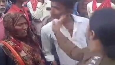 18A 104 महिला टीआई ने जड़ा थप्पड़, युवक ने भी दिया तमाचे का जवाब, पुलिस की रवैया से नाराज हुए परिजन