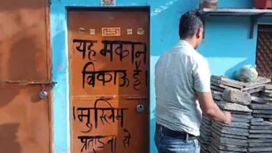 18A 21 इंदौर में हिंदू परिवारों ने घरों के दरवाजे पर लिखा, 'यह मकान बिकाऊ है, मुस्लिम प्रताड़ना से हैं परेशान…