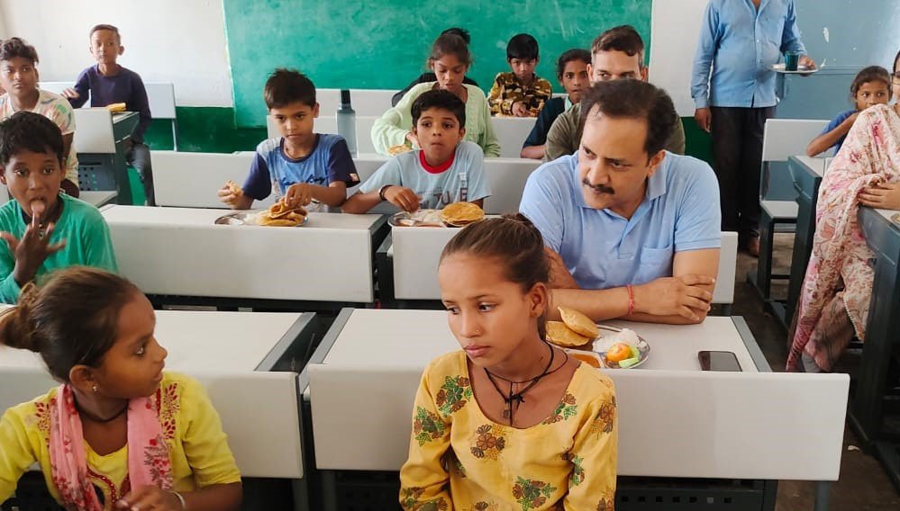 प्रशासन की पहल ‘प्रशासन गांव की ओर’ का असर, मुख्यालय तक पहुंचने वाली शिकायतें 90 फीसदी तक घटीं 1 22 A 49 प्रशासन की पहल ‘प्रशासन गांव की ओर’ का असर, मुख्यालय तक पहुंचने वाली शिकायतें 90 फीसदी तक घटीं