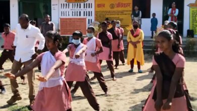 23A 125 स्कूल में पढ़ने वाली बालिकाओं को आत्म सुरक्षा के लिये दिया जा रहा है प्रशिक्षण