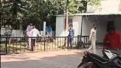 23A 64 इंदौर में कोर्ट ने बर्थडे पार्टी में हंगामा करने वालों को अनूठी सजा दी, युवकों से चार घंटे तक साफ-सफाई करवाई