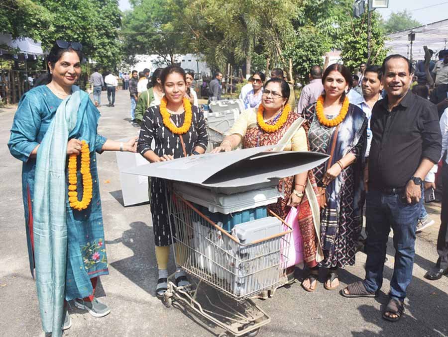 दक्षिण विधानसभा में कल मतदान, तैयारियां पूरी 1 24 8 दक्षिण विधानसभा में कल मतदान, तैयारियां पूरी