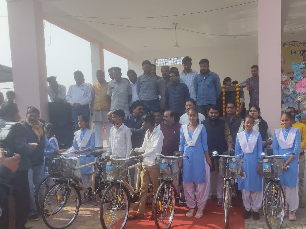 घूरा विद्यालय में विधायक श्री अरविन्द्र पटैरिया ने छात्र छात्राओं कक साइकिल वितरण की 1 25A 6 घूरा विद्यालय में विधायक श्री अरविन्द्र पटैरिया ने छात्र छात्राओं कक साइकिल वितरण की