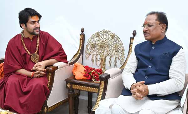 मुख्यमंत्री ने बागेश्वर धाम के पीठाधीश्वर पं. धीरेंद्र शास्त्री से आशीर्वाद ग्रहण किया 1 27 मुख्यमंत्री ने बागेश्वर धाम के पीठाधीश्वर पं. धीरेंद्र शास्त्री से आशीर्वाद ग्रहण किया