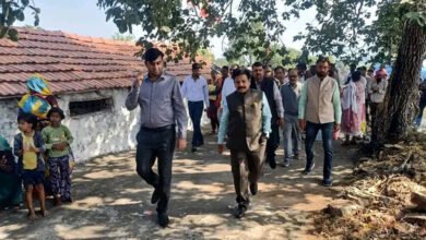 28A 10 कमिश्नर-कलेक्टर ने केन बेतवा लिंक परियोजना में बनने वाले ढ़ोड़न बांध स्थल का निरीक्षण किया