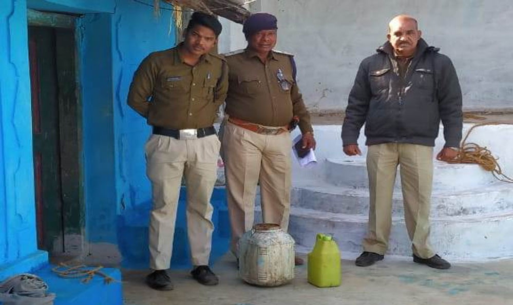 आबकारी विभाग की कार्यवाही में अवैध शराब के 04 प्रकरण कायम 1 29A 16 आबकारी विभाग की कार्यवाही में अवैध शराब के 04 प्रकरण कायम
