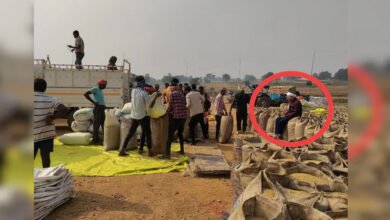 30A 38 छत्तीसगढ़ : सरगुजा में कलेक्टर विलास भोस्कर पेटला धान उपार्जन केंद्र पर किसान बनकर पहुंचे और एक घंटे तक लाइन में लगे रहे