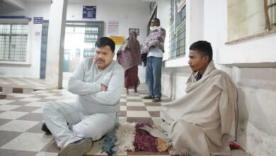 8A 109 आधी रात करैरा सामुदायिक स्वास्थ्य केन्द्र का निरीक्षण करने पहुंचे प्रभारी मंत्री तोमर