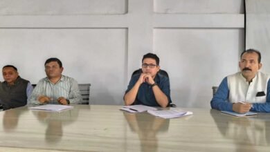 8A 119 पटवारी अपने हल्के के लोगों के राजस्व समस्याओं का प्रकरण दर्ज कर करें निराकरण-कलेक्टर