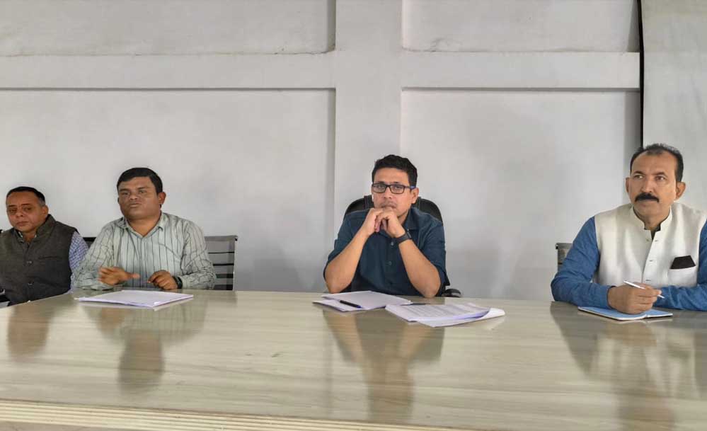 8A 119 पटवारी अपने हल्के के लोगों के राजस्व समस्याओं का प्रकरण दर्ज कर करें निराकरण-कलेक्टर