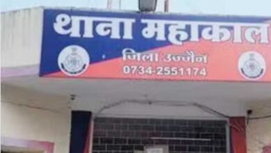 9A 29 महाकाल मंदिर में भस्म आरती के नाम पर वसूली करने वाले गार्ड के खिलाफ मामला दर्ज, प्रशासक ने निरीक्षण कर पकड़ी थी धांधली