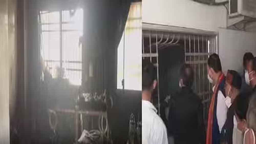 छत्तीसगढ़-रायपुर में मेकाहारा अस्पताल की ओटी में लगी आग, डॉक्टर बेहोश और मरीज को खिड़की काटकर निकाला 1 Chhattisgarh 10 1 4 छत्तीसगढ़-रायपुर में मेकाहारा अस्पताल की ओटी में लगी आग, डॉक्टर बेहोश और मरीज को खिड़की काटकर निकाला