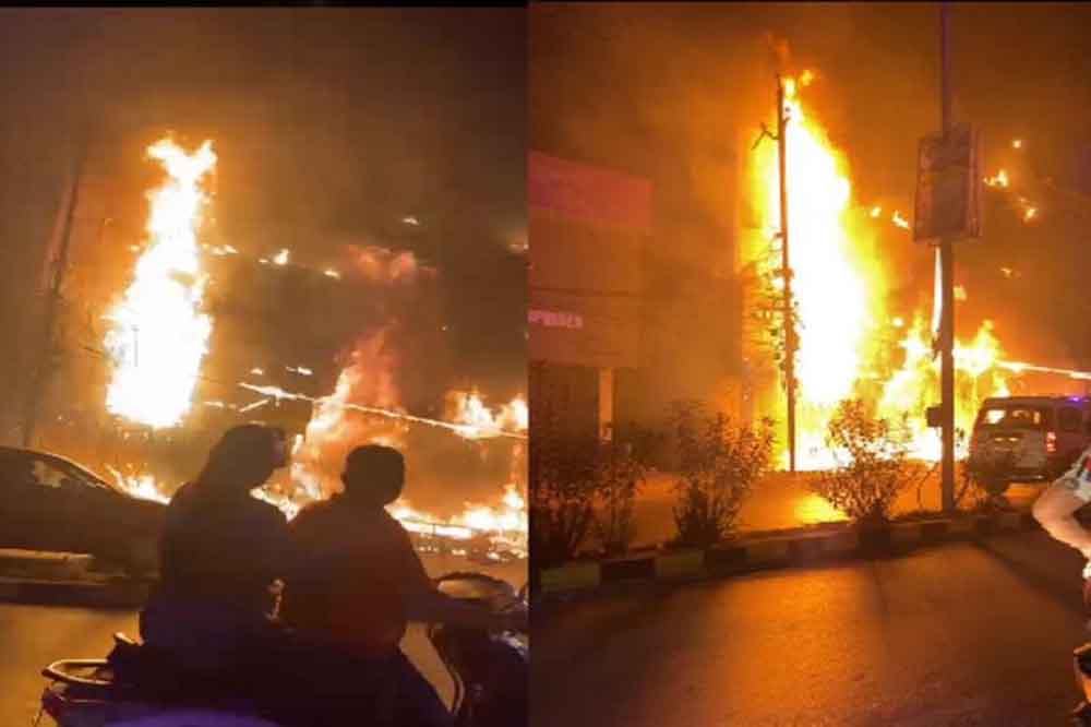 छत्तीसगढ़-रायपुर के नाकोड़ा ज्वेलर्स में लगी भीषण आग, दुकान जलकर खाक 1 Chhattisgarh 11 1 छत्तीसगढ़-रायपुर के नाकोड़ा ज्वेलर्स में लगी भीषण आग, दुकान जलकर खाक