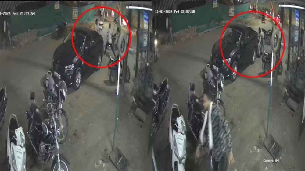 छत्तीसगढ़-रायपुर में बदमाशों ने भाजयुमो नेता से चाकूबाजी कर लूटा, CCTV कैमरे में कैद हुई वारदात 1 Chhattisgarh 13 1 2 छत्तीसगढ़-रायपुर में बदमाशों ने भाजयुमो नेता से चाकूबाजी कर लूटा, CCTV कैमरे में कैद हुई वारदात