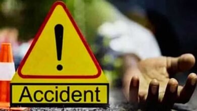 accident 64 2 हरदा में खाद से भरे ट्रक ने ओवरटेक करते समय कार को टक्कर मारी और पलट गया, 4 की मौत