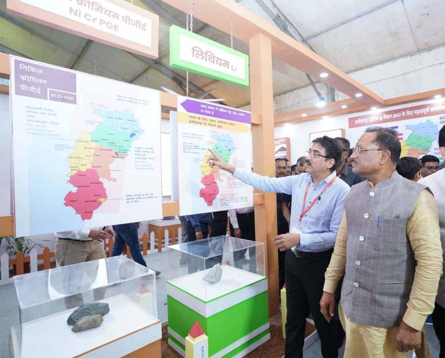 मुख्यमंत्री विष्णु देव साय ने खनिज विभाग की प्रदर्शनी का किया अवलोकन 1 cm4 मुख्यमंत्री विष्णु देव साय ने खनिज विभाग की प्रदर्शनी का किया अवलोकन