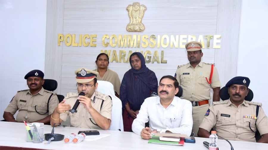 20 लाख इनामी नक्सली महिला ने किया आत्मसमर्पण 1 20 लाख इनामी नक्सली महिला ने किया आत्मसमर्पण