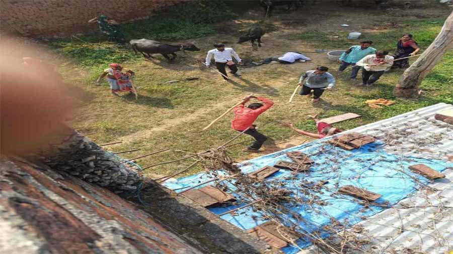 मैहर में जमीनी विवाद को लेकर दो पक्षों में जमकर मारपीट, 6 लोग घायल, एक की मौत 1 mehar मैहर में जमीनी विवाद को लेकर दो पक्षों में जमकर मारपीट, 6 लोग घायल, एक की मौत