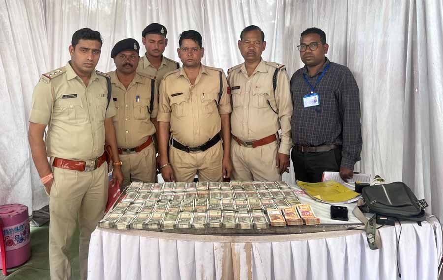 उपचुनाव चेकिंग अभियान में पुलिस को मिली बड़ी कामयाबी, कार से 27 लाख कैश जब्त 1 raipur 3 उपचुनाव चेकिंग अभियान में पुलिस को मिली बड़ी कामयाबी, कार से 27 लाख कैश जब्त