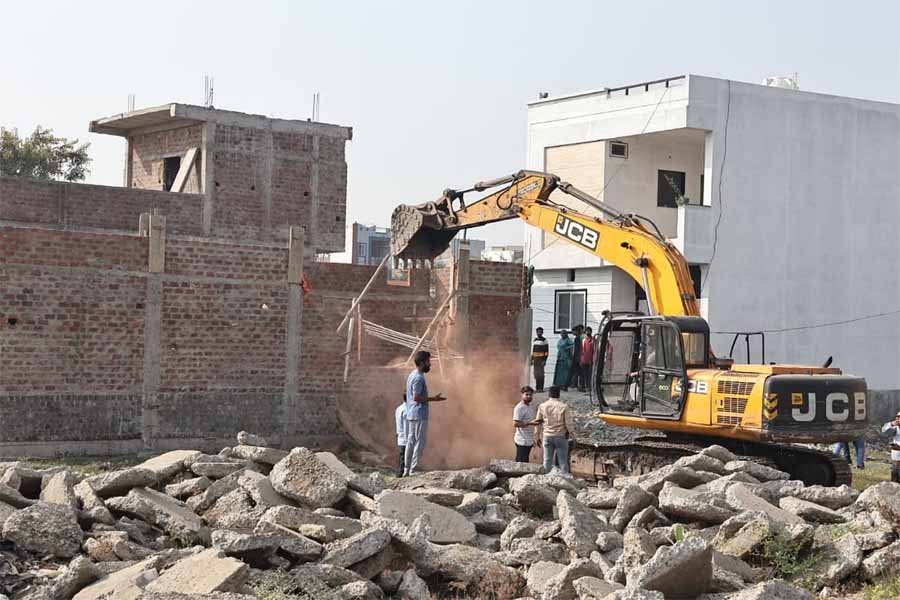 सिरपुर तालाब के किनारे हटाए अतिक्रमण 1 sirpurtalab1 सिरपुर तालाब के किनारे हटाए अतिक्रमण
