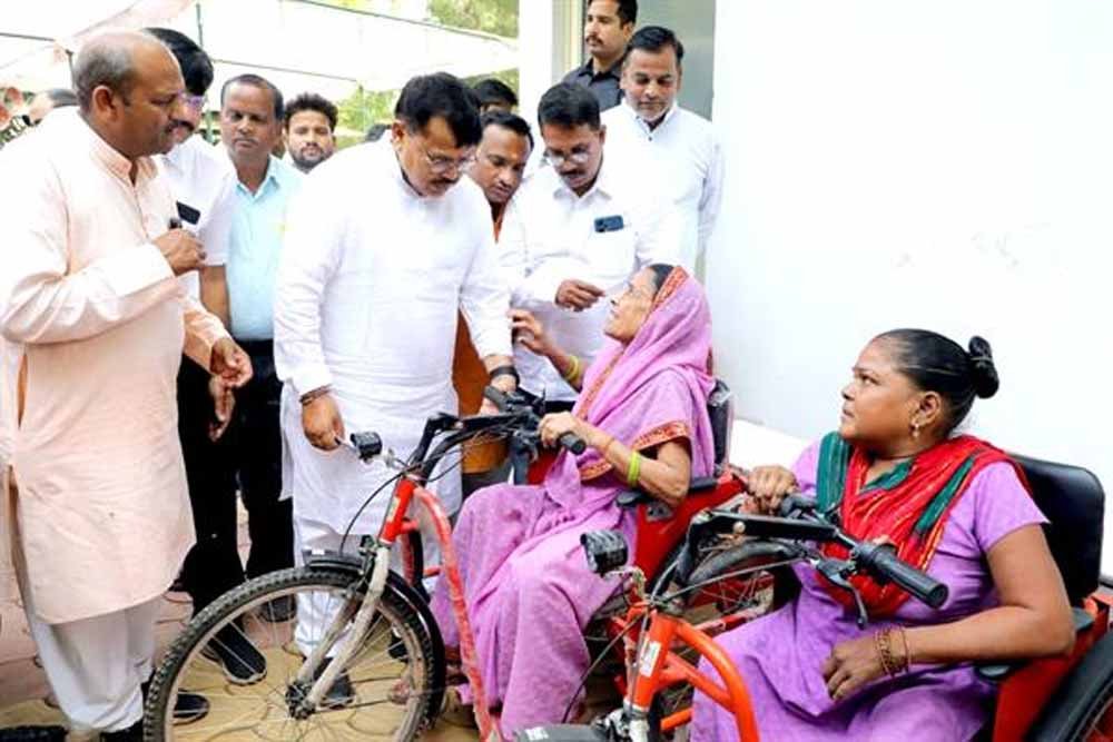 नर सेवा ही नारायण सेवा के मूलमंत्र को साकार कर रही है सरकार : ऊर्जा मंत्री श्री तोमर 1 tomar नर सेवा ही नारायण सेवा के मूलमंत्र को साकार कर रही है सरकार : ऊर्जा मंत्री श्री तोमर