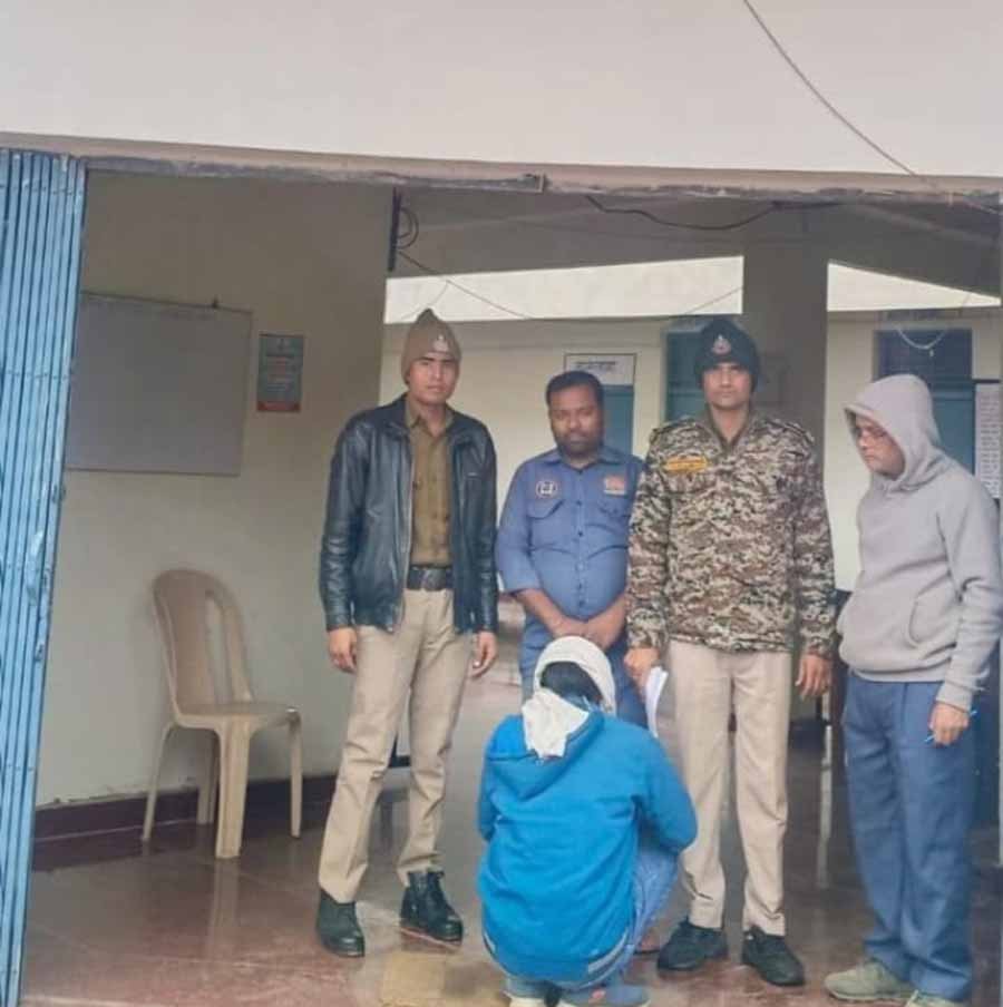 थाना लवकुशनगर पुलिस ने 8 साल पुराने मारपीट के प्रकरण के फरार 1000 के इनामी बारंटी को किया गिरफ्तार 1 1 1002 थाना लवकुशनगर पुलिस ने 8 साल पुराने मारपीट के प्रकरण के फरार 1000 के इनामी बारंटी को किया गिरफ्तार