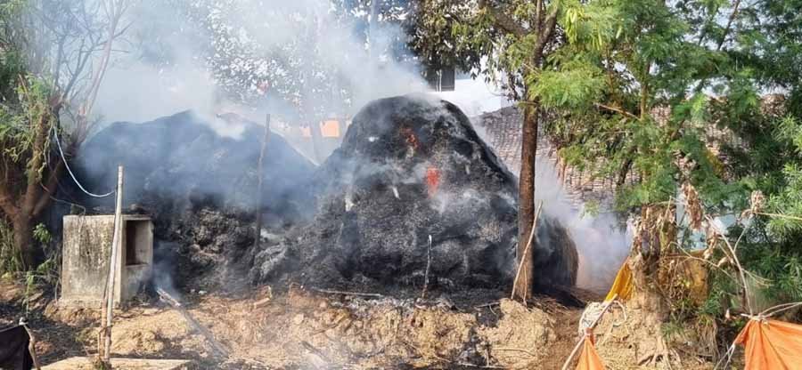 गरियाबंद में एक बड़ा हादसा टला, पैरावट में लगी आग, दमकल की तत्परता से पाया काबू 1 1 1009 गरियाबंद में एक बड़ा हादसा टला, पैरावट में लगी आग, दमकल की तत्परता से पाया काबू