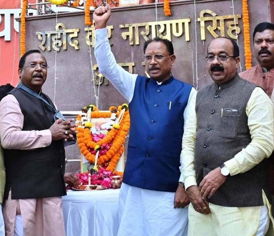 गरीबों और किसानों के रक्षक के रूप में अमर शहीद वीर नारायण सिंह की गौरवगाथा सदैव अमर रहेगी: मुख्यमंत्री साय 1 1 355 गरीबों और किसानों के रक्षक के रूप में अमर शहीद वीर नारायण सिंह की गौरवगाथा सदैव अमर रहेगी: मुख्यमंत्री साय