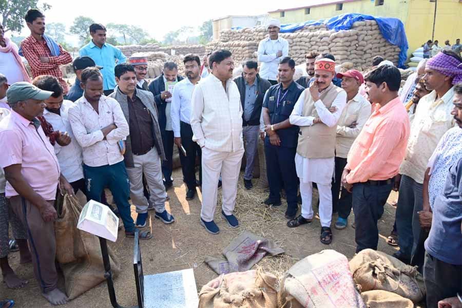 खाद्य मंत्री बघेल ने धान खरीदी केंद्र झाल, मुरता, संबलपुर, मारो और गुंजेरा पहुंचकर खरीदी व्यवस्था का लिया जाएजा 1 1 392 खाद्य मंत्री बघेल ने धान खरीदी केंद्र झाल, मुरता, संबलपुर, मारो और गुंजेरा पहुंचकर खरीदी व्यवस्था का लिया जाएजा