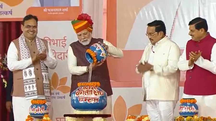 पीएम मोदी की मौजूदगी में हुआ त्रि-स्तरीय अनुबंध, एमपी-राजस्थान में किसानों को होगा लाभ 1 1 605 पीएम मोदी की मौजूदगी में हुआ त्रि-स्तरीय अनुबंध, एमपी-राजस्थान में किसानों को होगा लाभ