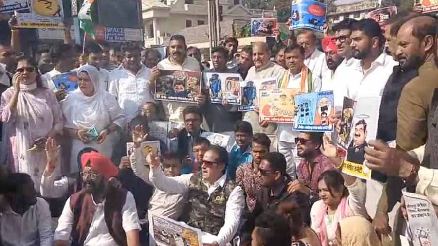 कांग्रेस पार्टी ने विभिन्न मुद्दों को लेकर सरकार के खिलाफ किया हल्ला बोल प्रदर्शन 1 1 654 कांग्रेस पार्टी ने विभिन्न मुद्दों को लेकर सरकार के खिलाफ किया हल्ला बोल प्रदर्शन